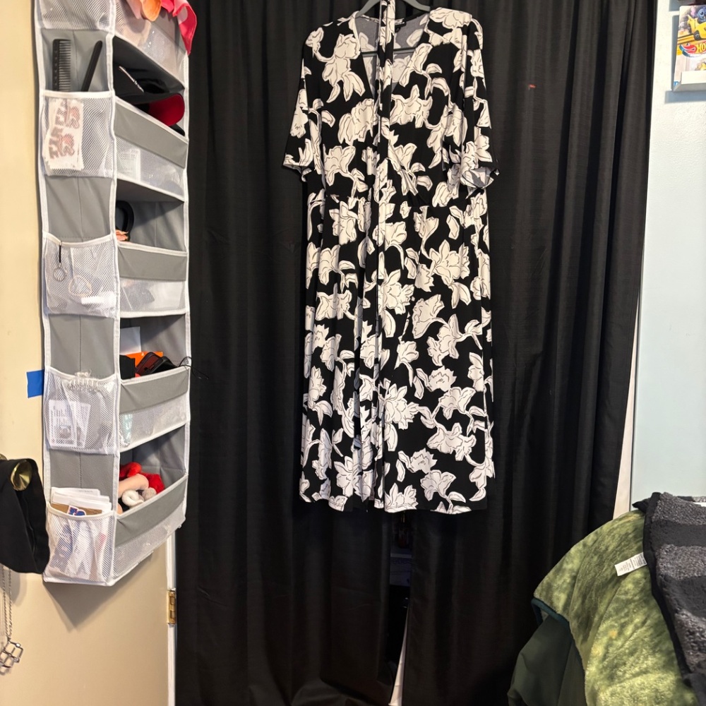 Torrid Black & White Floral Dress - Picture 5 of 5